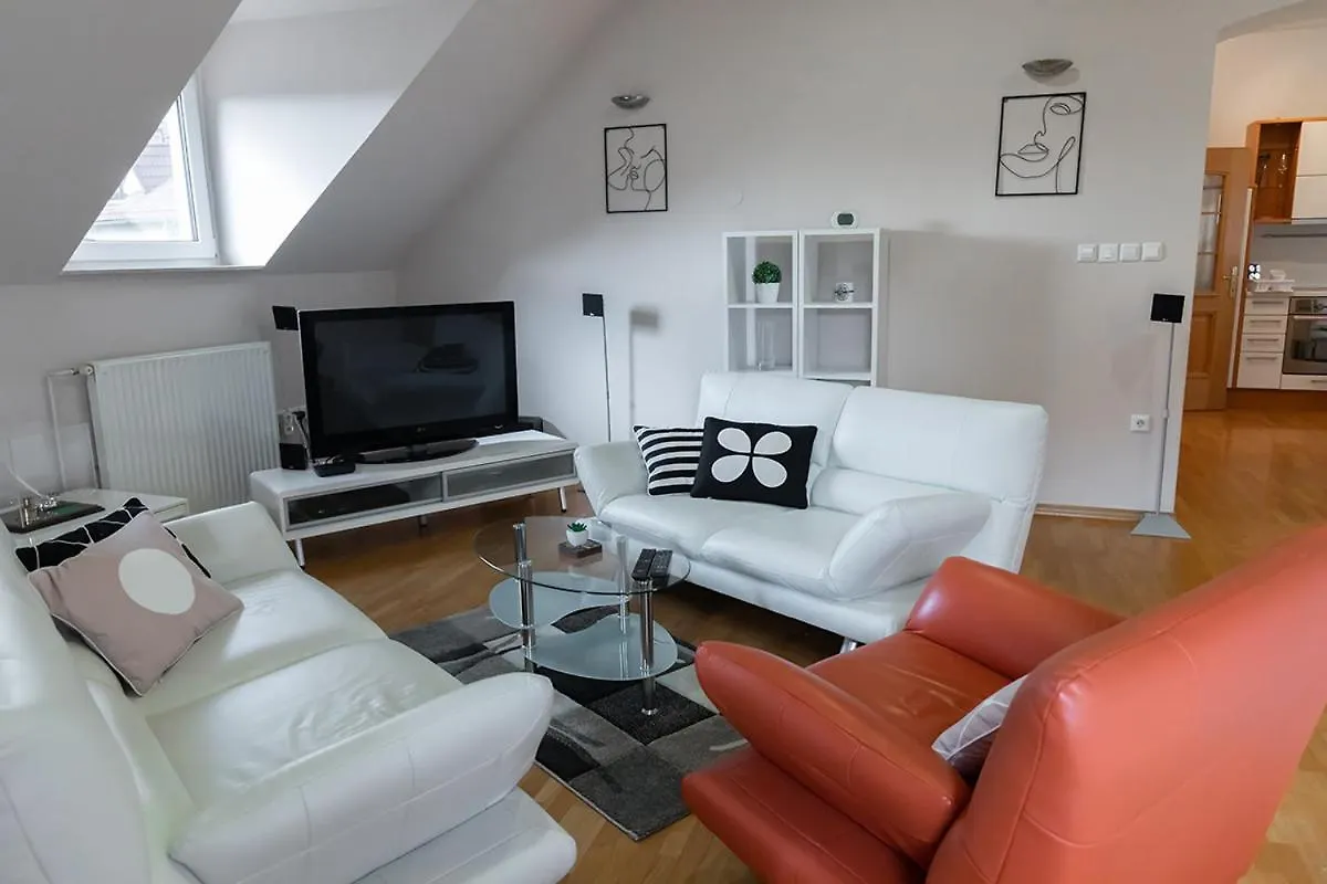 Suzana Iron'S Apartment ليوبليانا