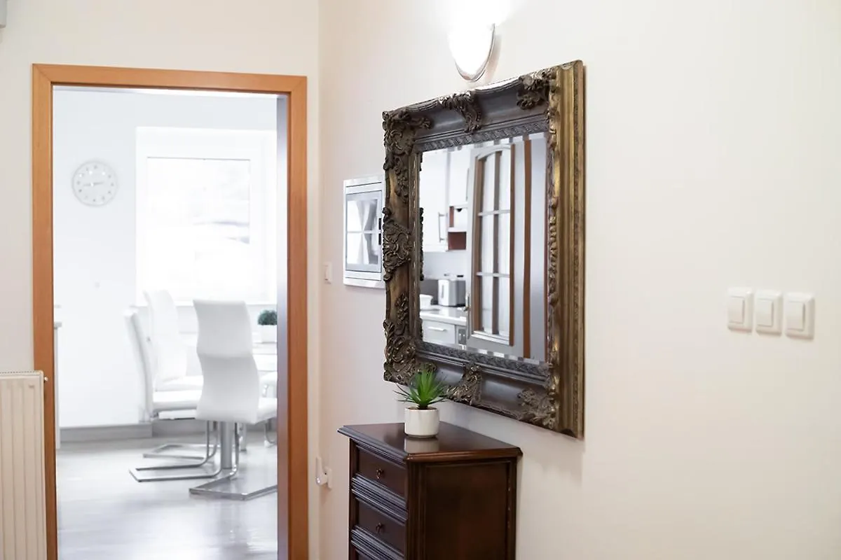 Suzana Iron'S Apartment ليوبليانا