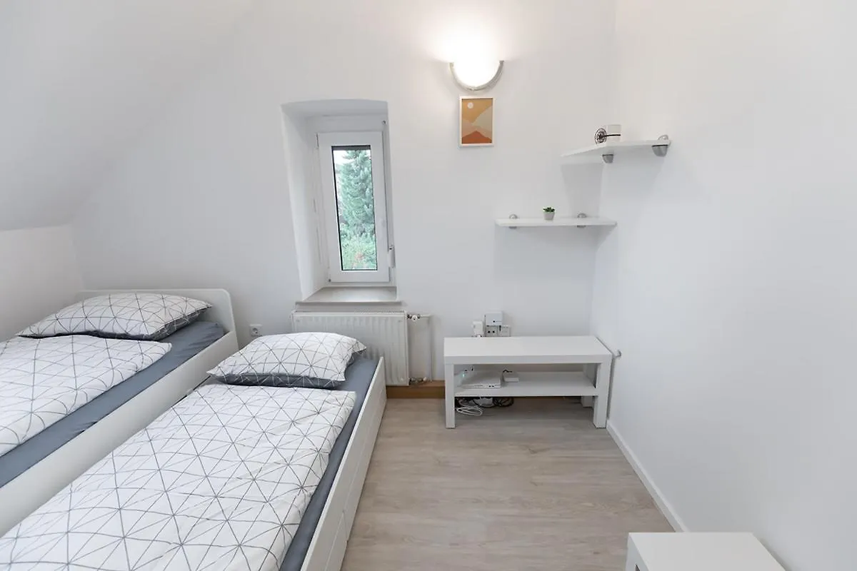 Suzana Iron'S Apartment リュブリャナ 0*,